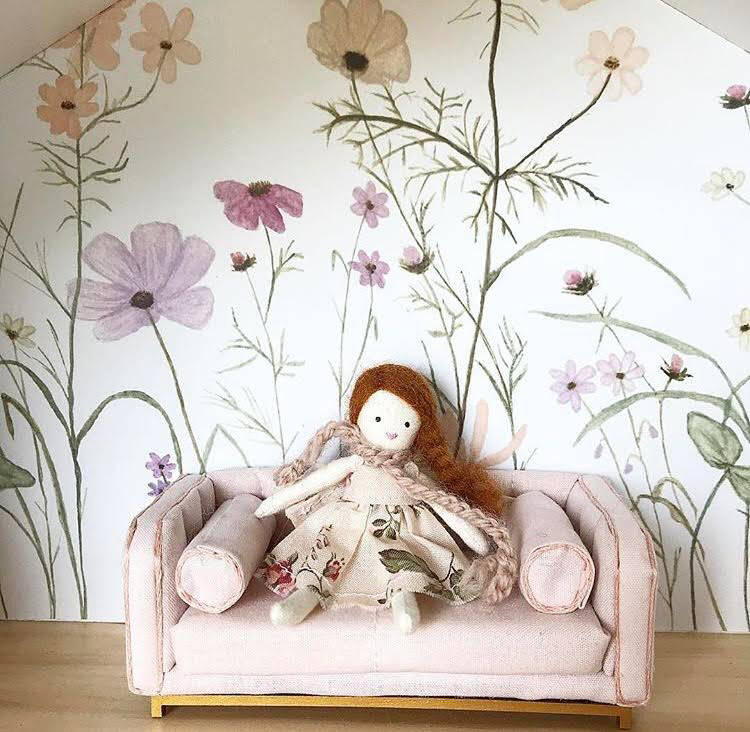 Dollhouse Cute Couch Wallpaper