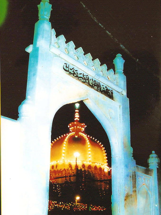 Entrancing Gateway To The Spiritual Ajmer Shrine Wallpaper
