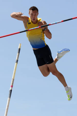 Thibault Boisseau During The French Athletics Championships 2013 - Pole Vault Wallpaper
