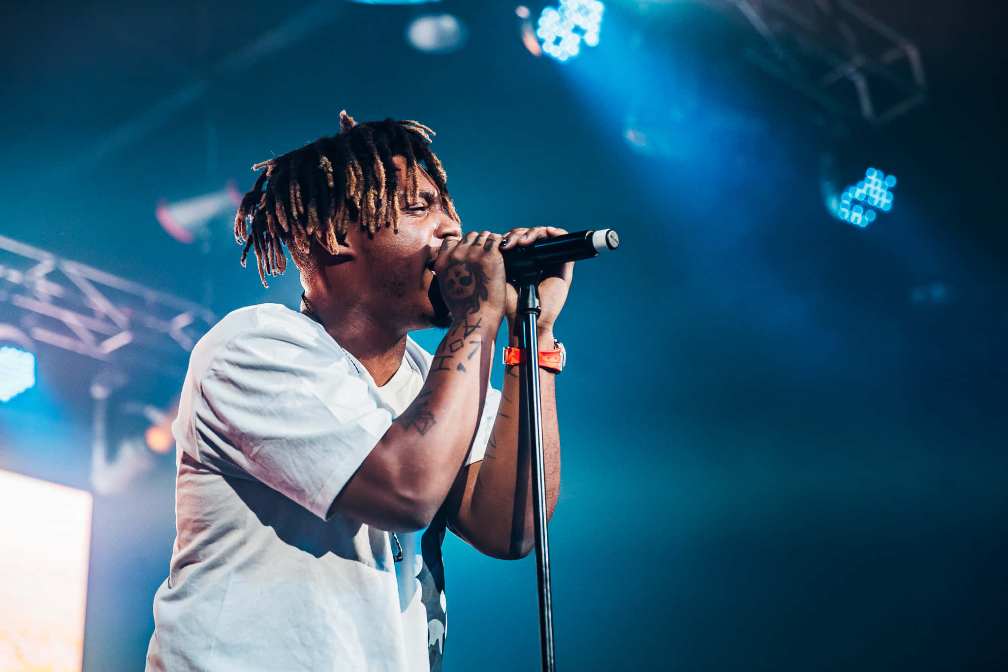 Experience The Pulsing Energy Of A Live Juice Wrld Concert
