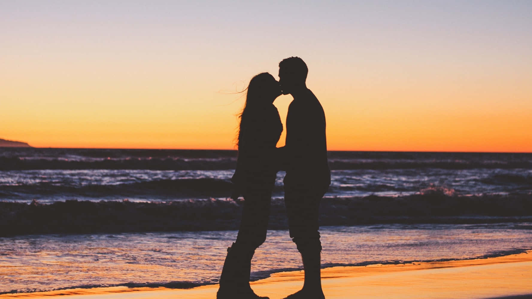 Girlfriend And Boyfriend Kissing Silhouette