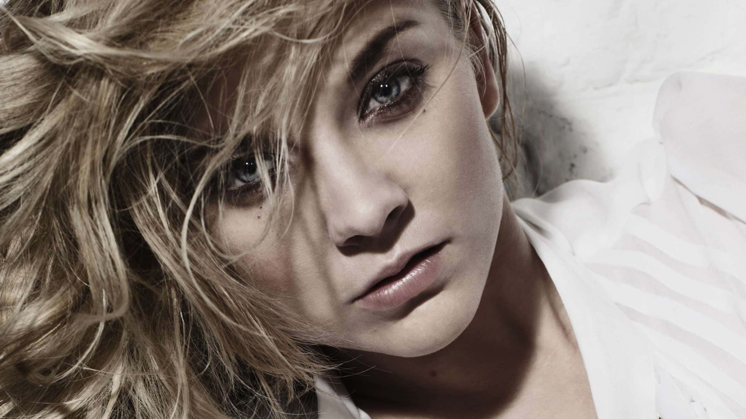 Download Free Natalie Dormer Posing In A Stunning Photoshoot Wallpaper 
