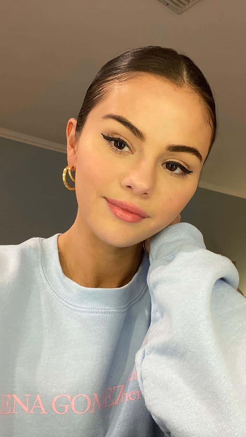 Show Off Selena Gomez Style With This Stylish Iphone Case