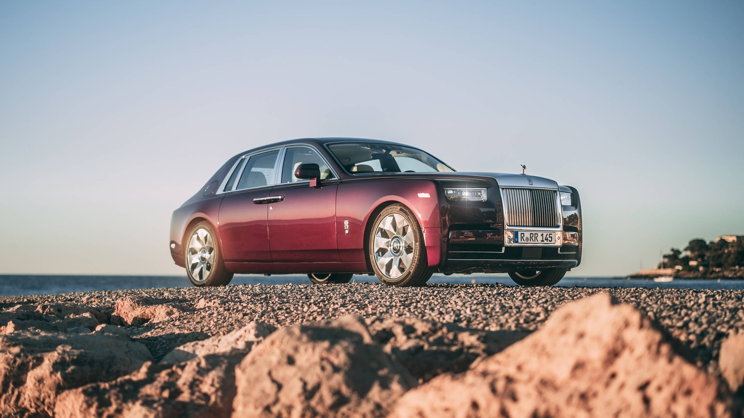 2560x1440 Car Red Rolls Royce Phantom Wallpaper