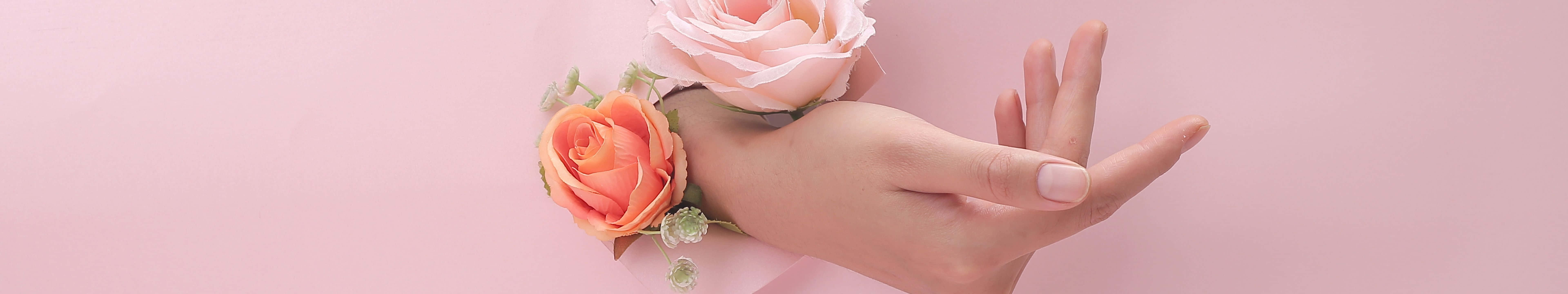 7680 X 1440 Flower In Hand Wallpaper