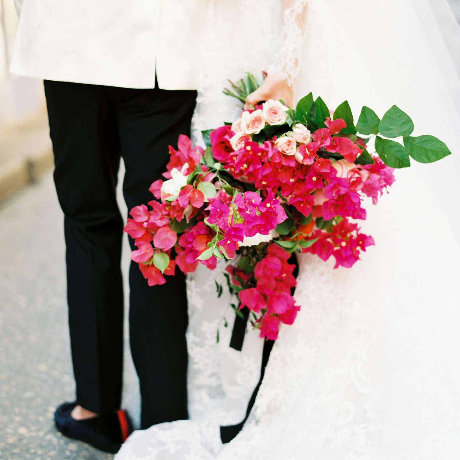 A Beautiful Bouquet Of Vibrant Magenta Flowers Wallpaper