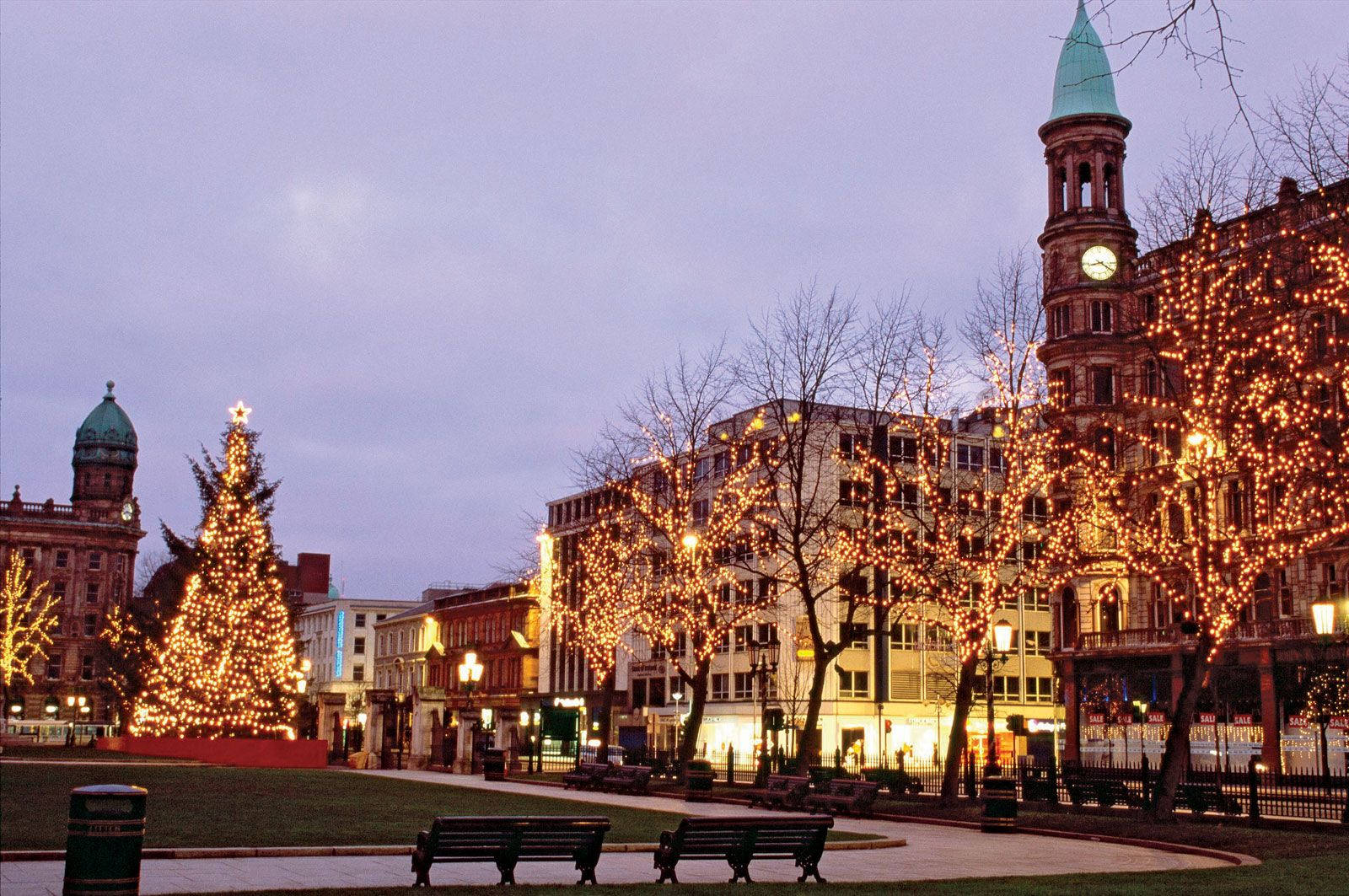 A Christmas Tree In The Middle Of A City Wallpaper