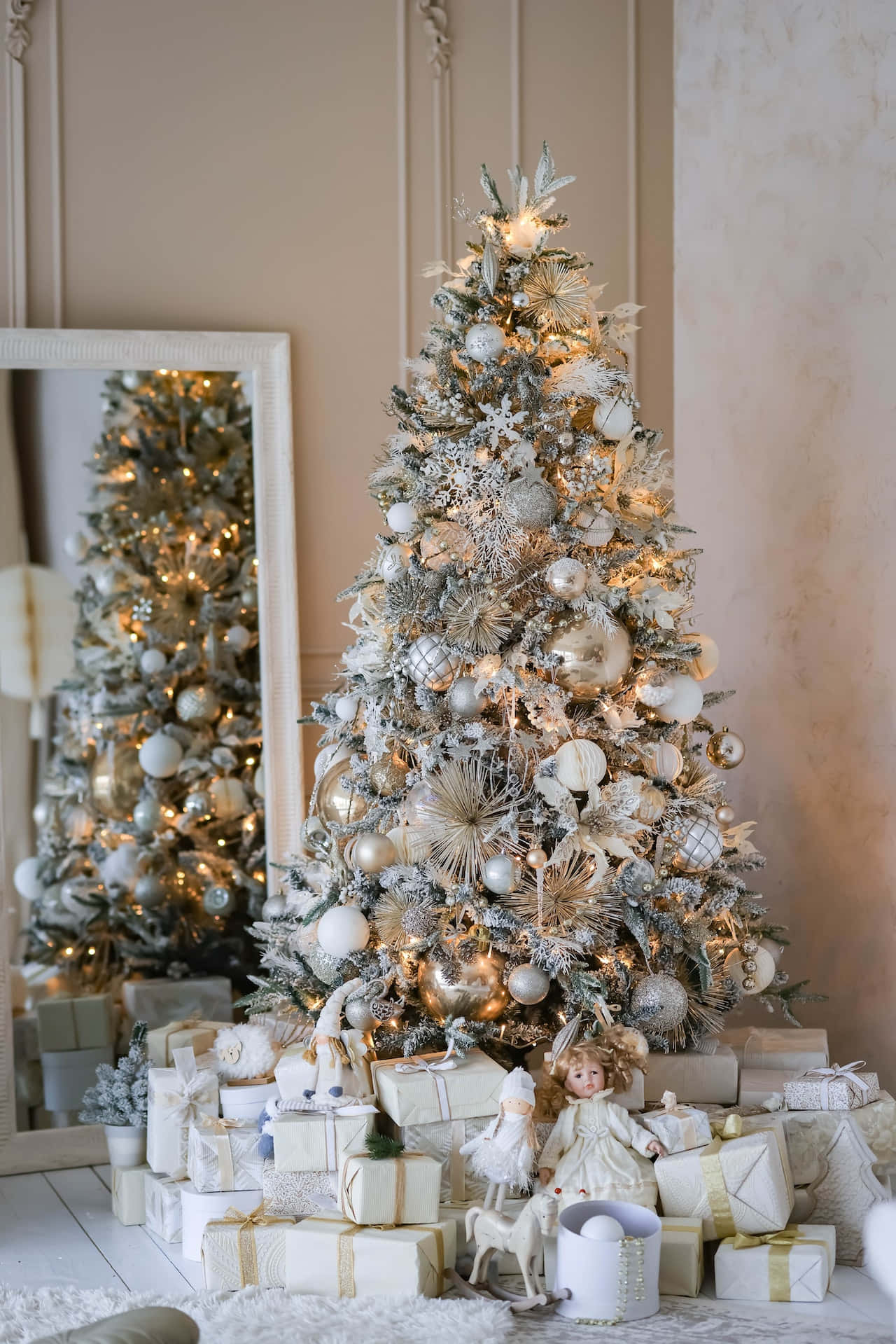 A Dreamy And Magical Aesthetic Christmas Tree Wallpaper