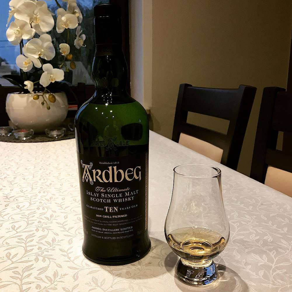 A Fine Dine Experience With Ardbeg Ten Whisky Wallpaper