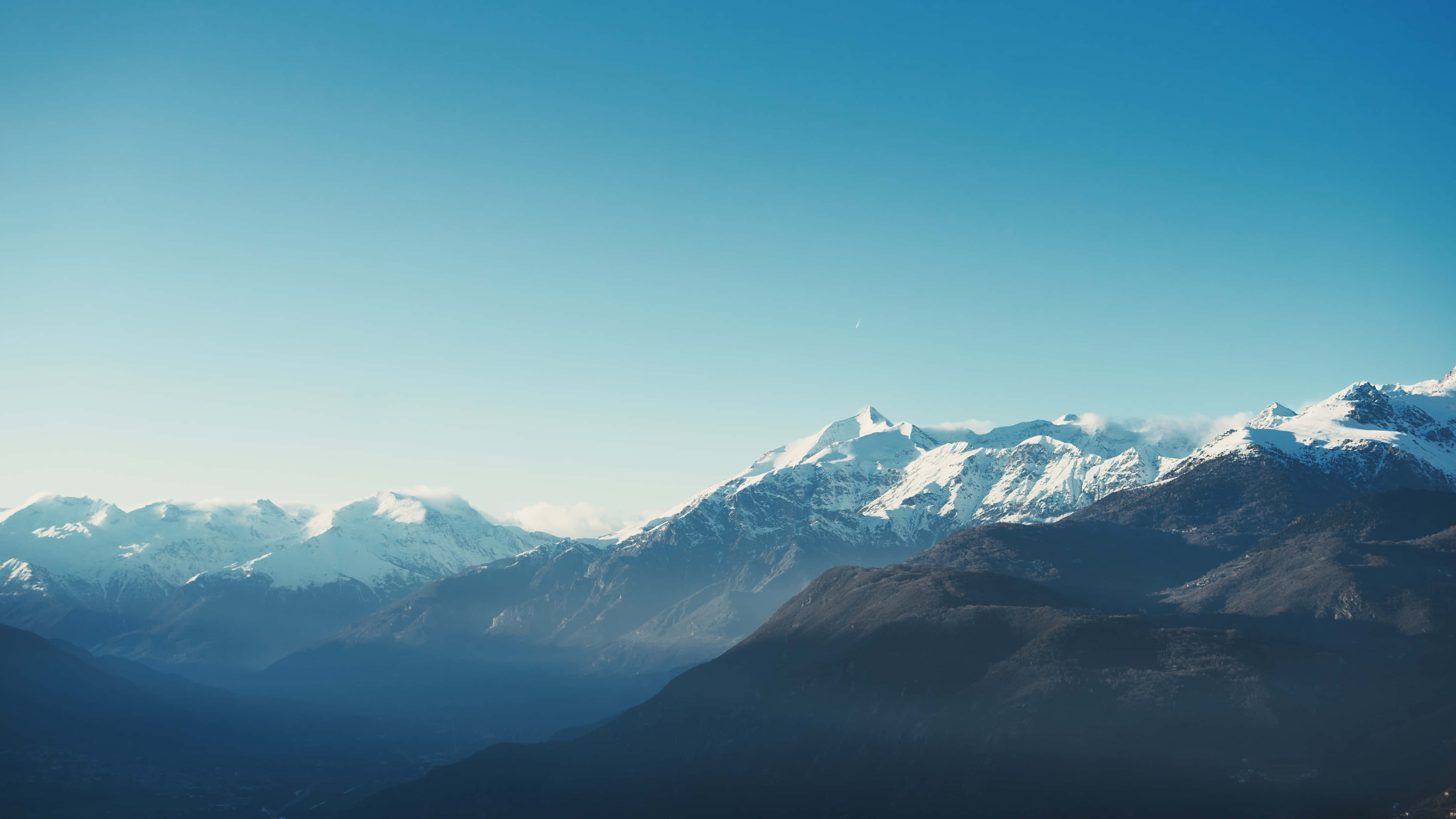 A Picturesque View Of Blue Mountain Wallpaper