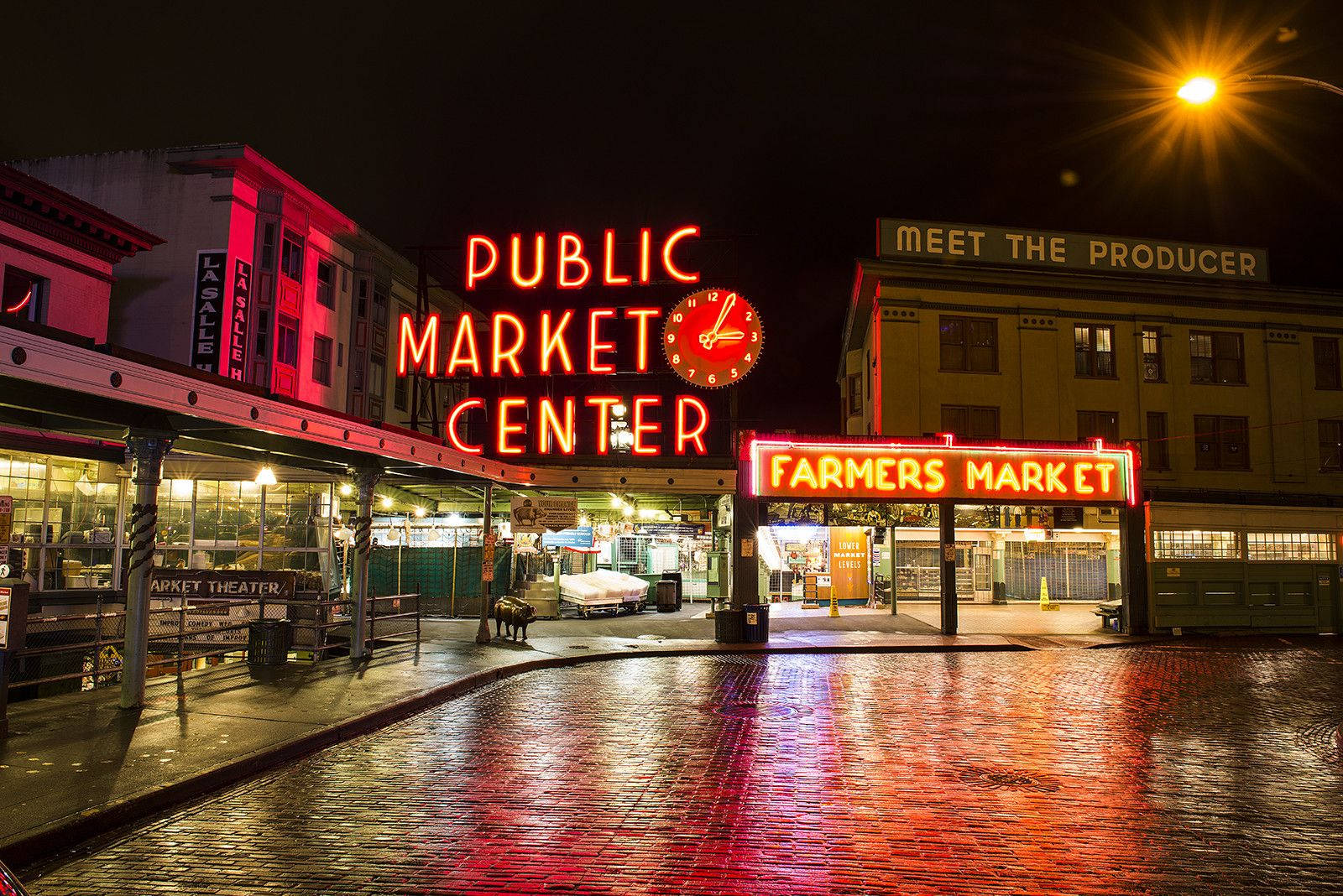 A Quiet Day At Pike Place Market Wallpaper