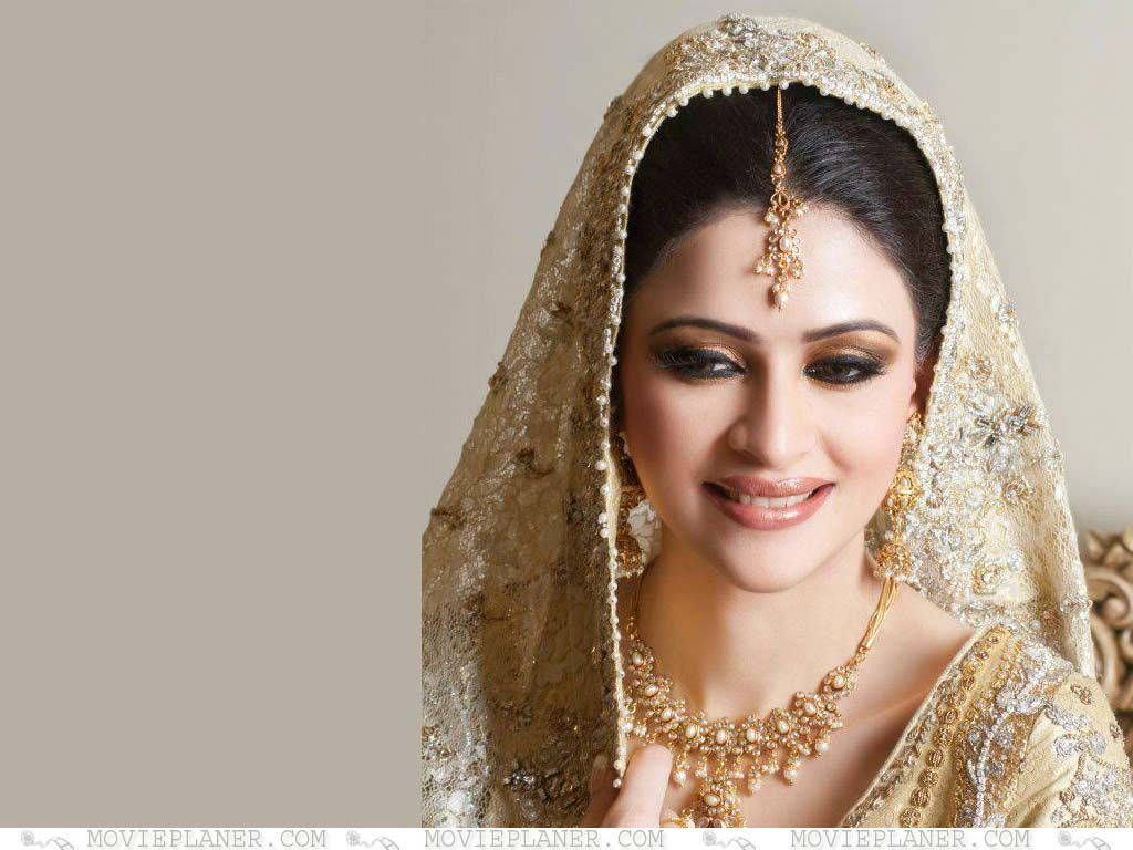 A Radiant Bride In A Beautiful Wedding Gown Wallpaper