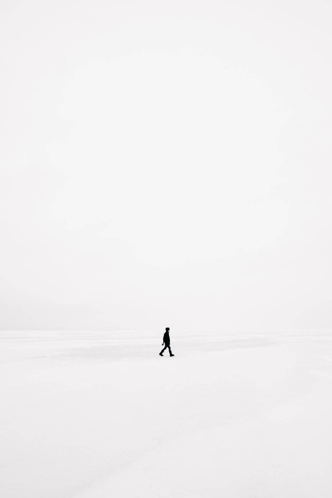 A Simplicity In Motion - Blank White Walking Man Wallpaper