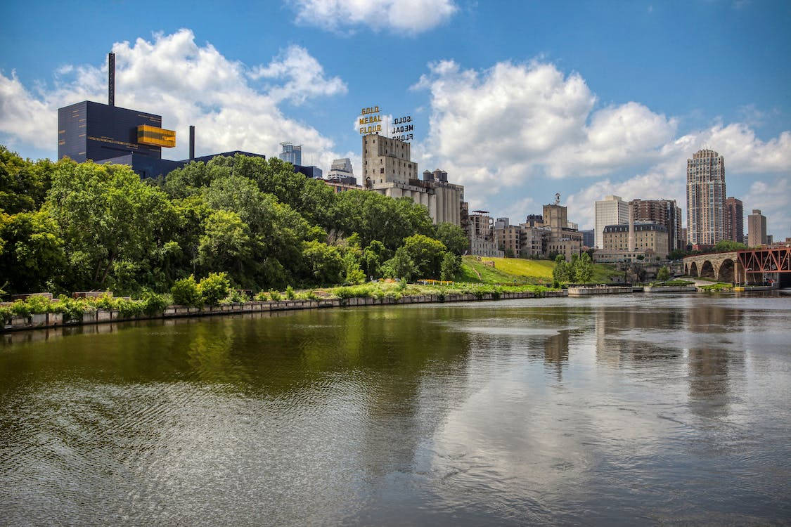 A View Of The Mississippi River From The Skyline Wallpaper