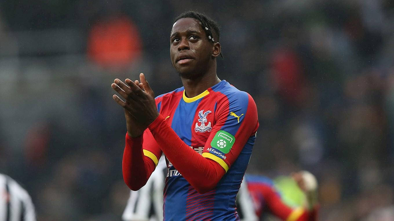 Aaron Wan-bissaka Clapping Wallpaper