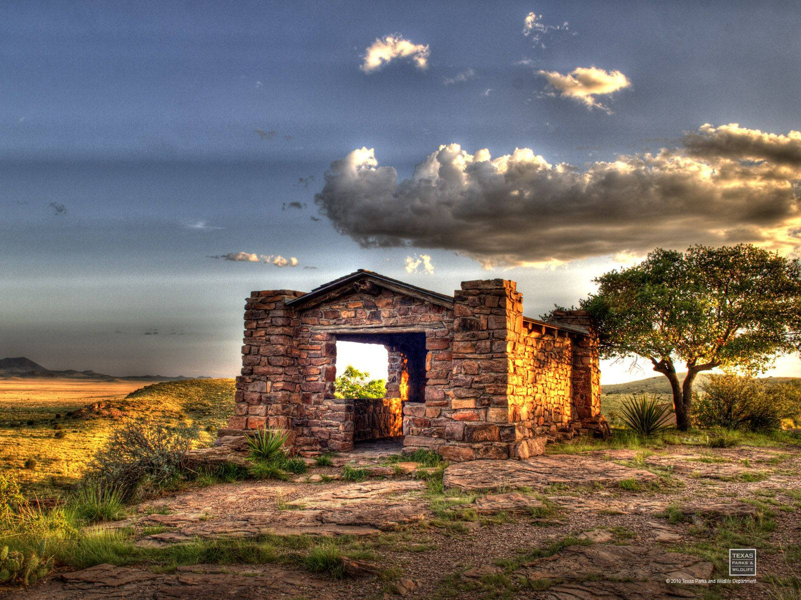 Abandoned Building In Texas Country Wallpaper