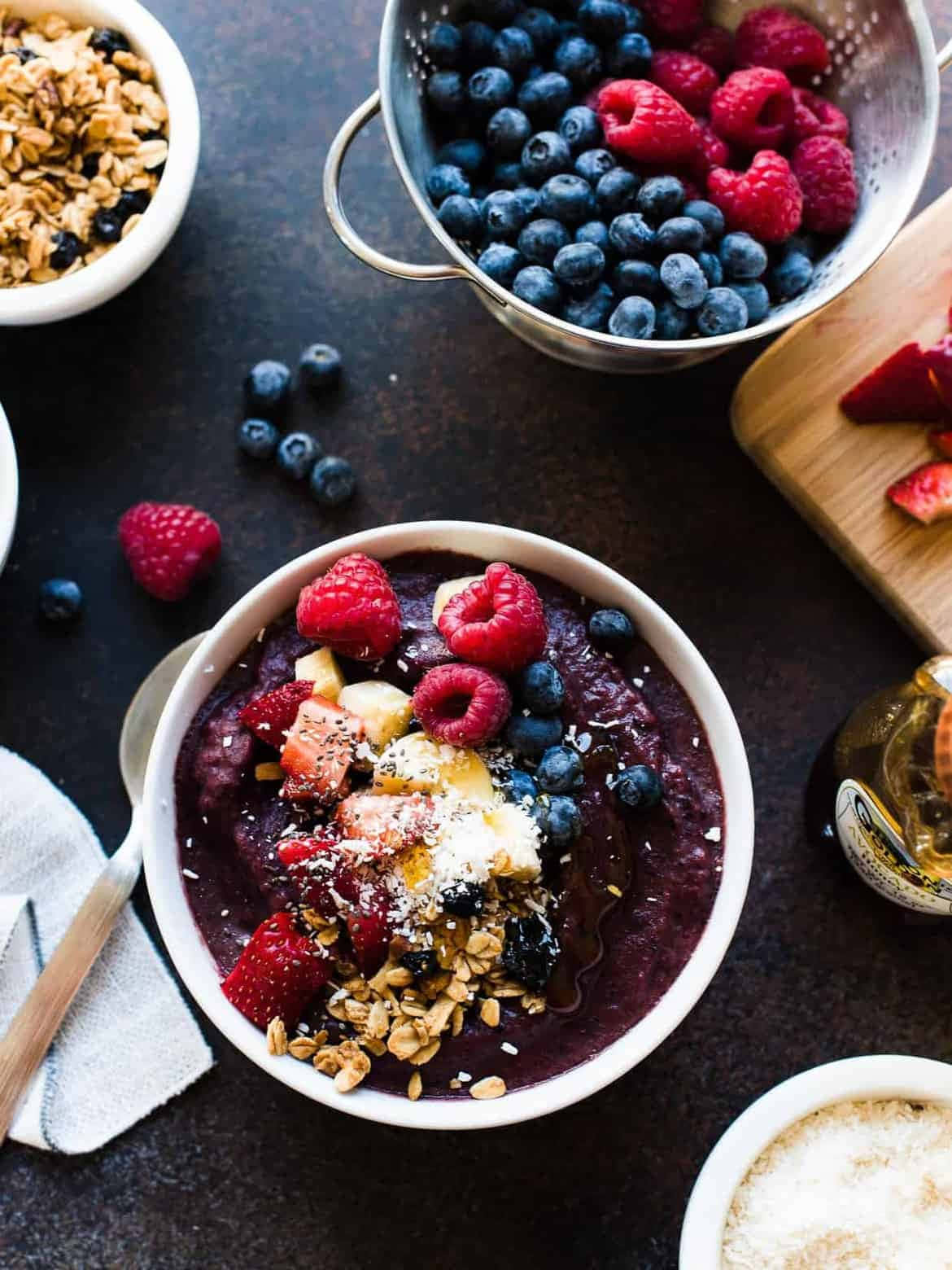 Acai Bowlwith Fresh Berriesand Granola Wallpaper