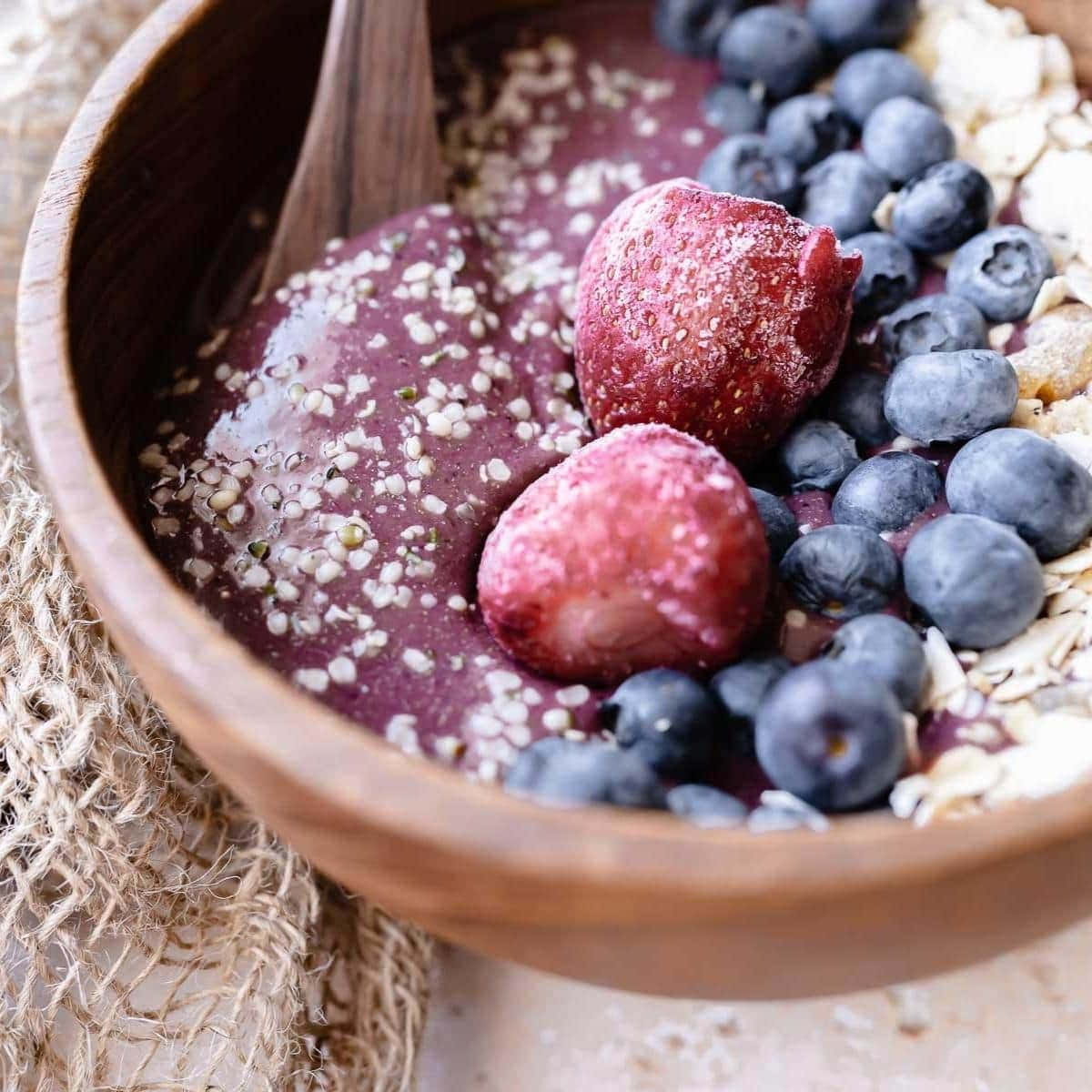 Acai Bowlwith Fresh Berriesand Seeds Wallpaper