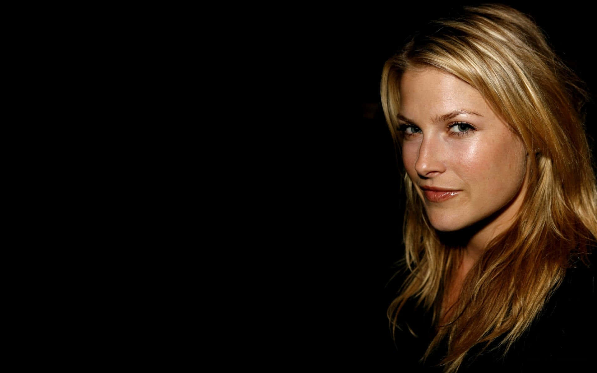 Download free Actress Ali Larter Looking Beautiful At A Red-carpet Event  Wallpaper - MrWallpaper.com