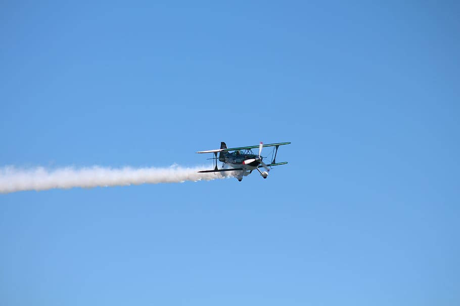 Aircraft In Tuvalu Skies Wallpaper