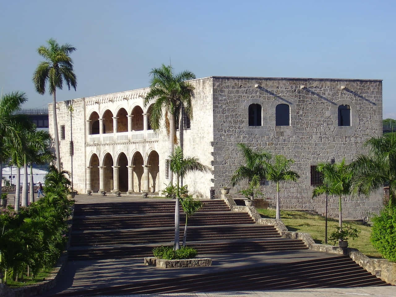 Alcazar De Colon Walkway Wallpaper