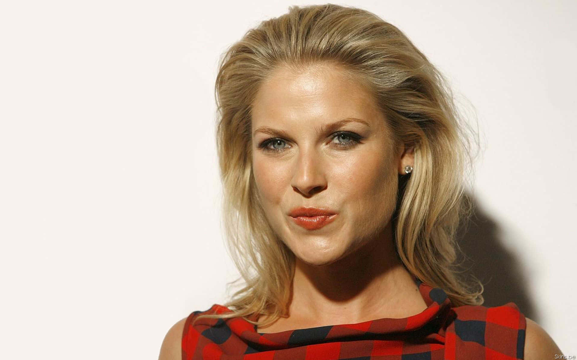 Download free Ali Larter Pouting Her Lips Wallpaper - MrWallpaper.com