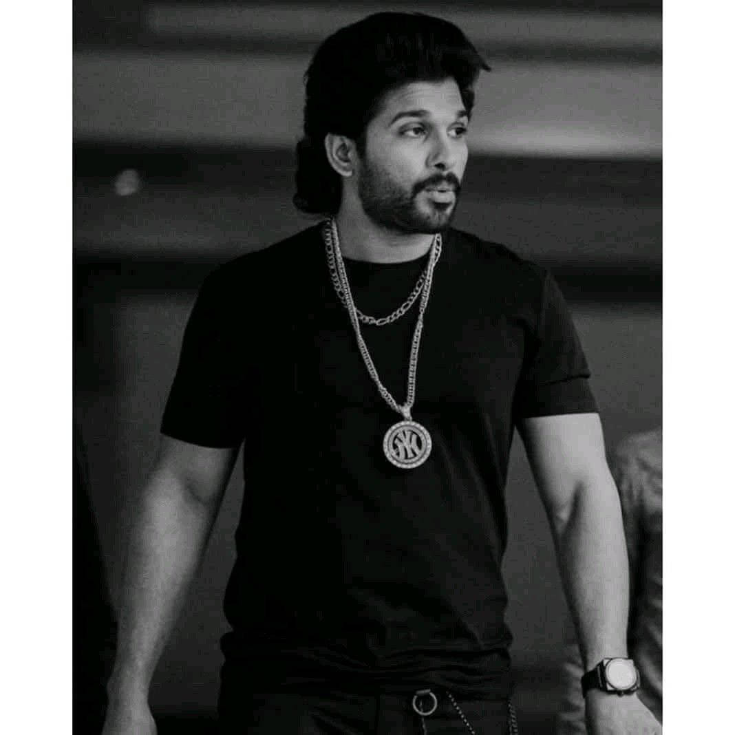 Allu Arjun Wearing Necklace Wallpaper