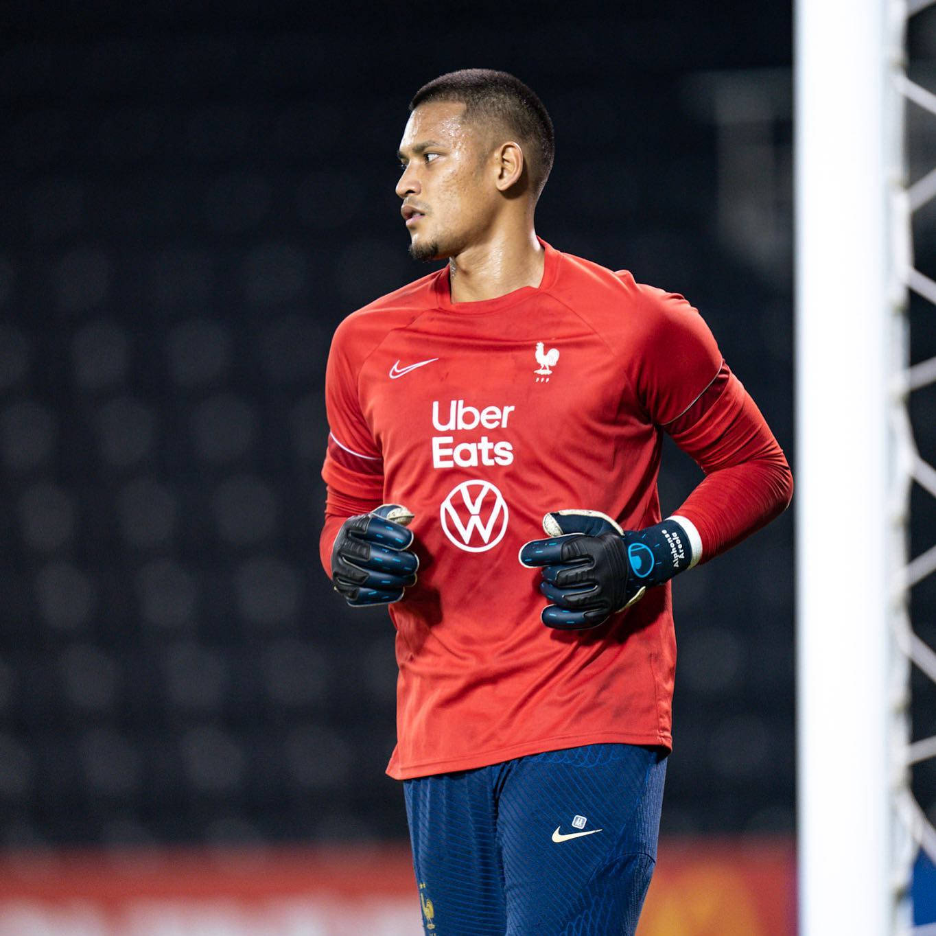 Alphonse Areola Jogging On The Field Wallpaper