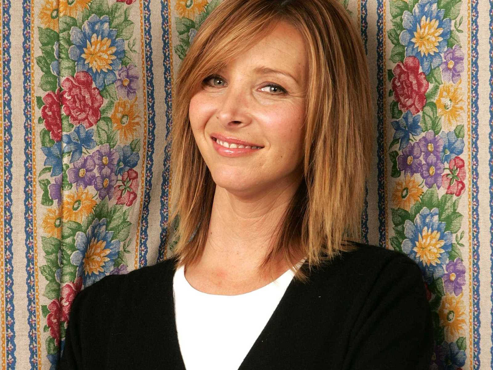 American Actress Lisa Kudrow Wallpaper