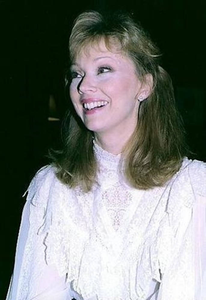 American Actress Shelley Long Candid Shot Wallpaper