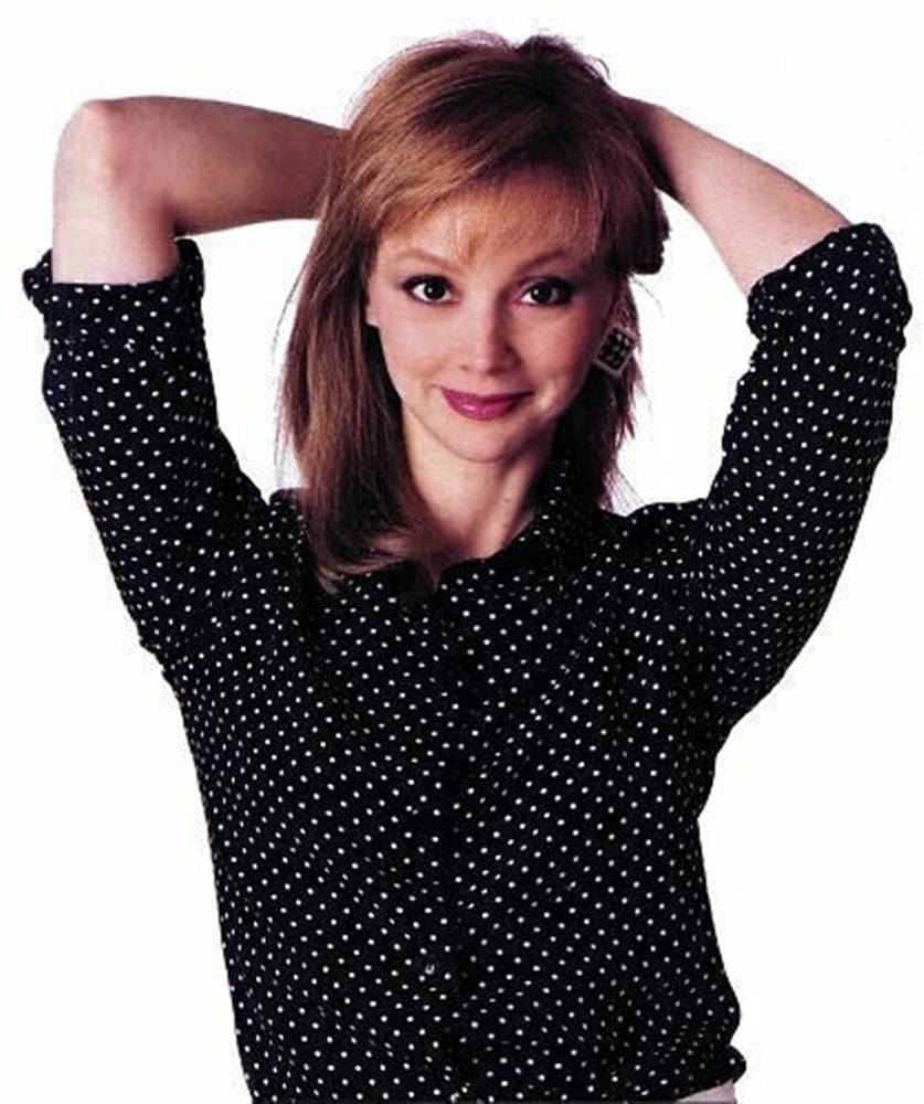 American Actress Shelley Long Confident Pose Wallpaper