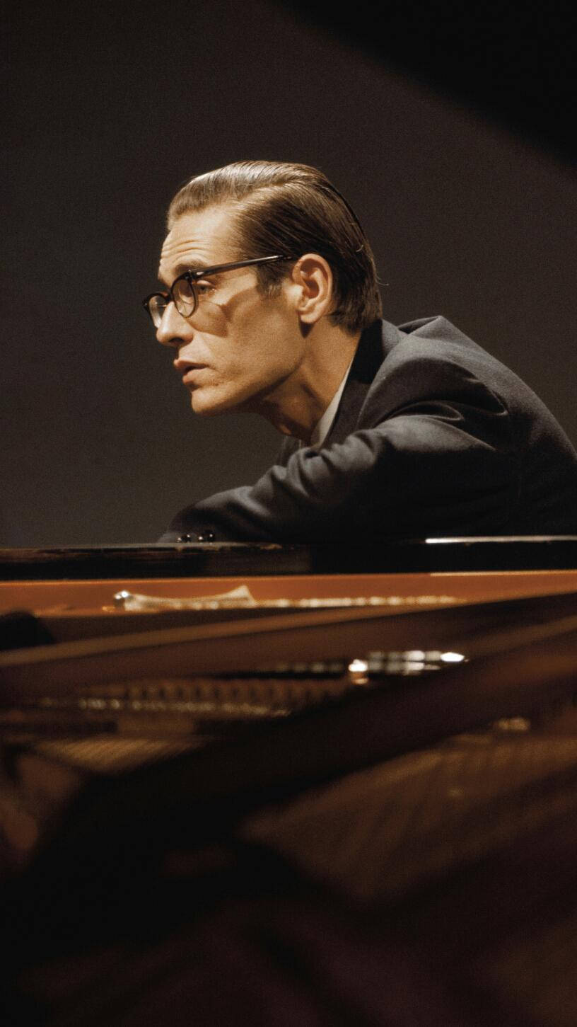 American Jazz Pianist Bill Evans Wallpaper