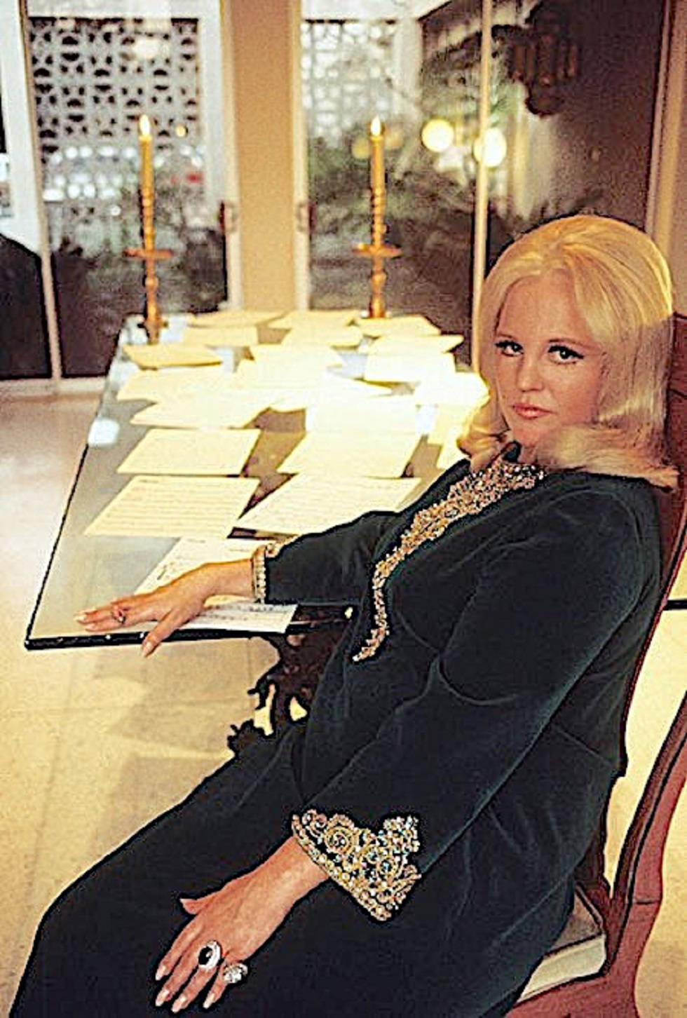 American Singer Peggy Lee 1975 Portrait Wallpaper