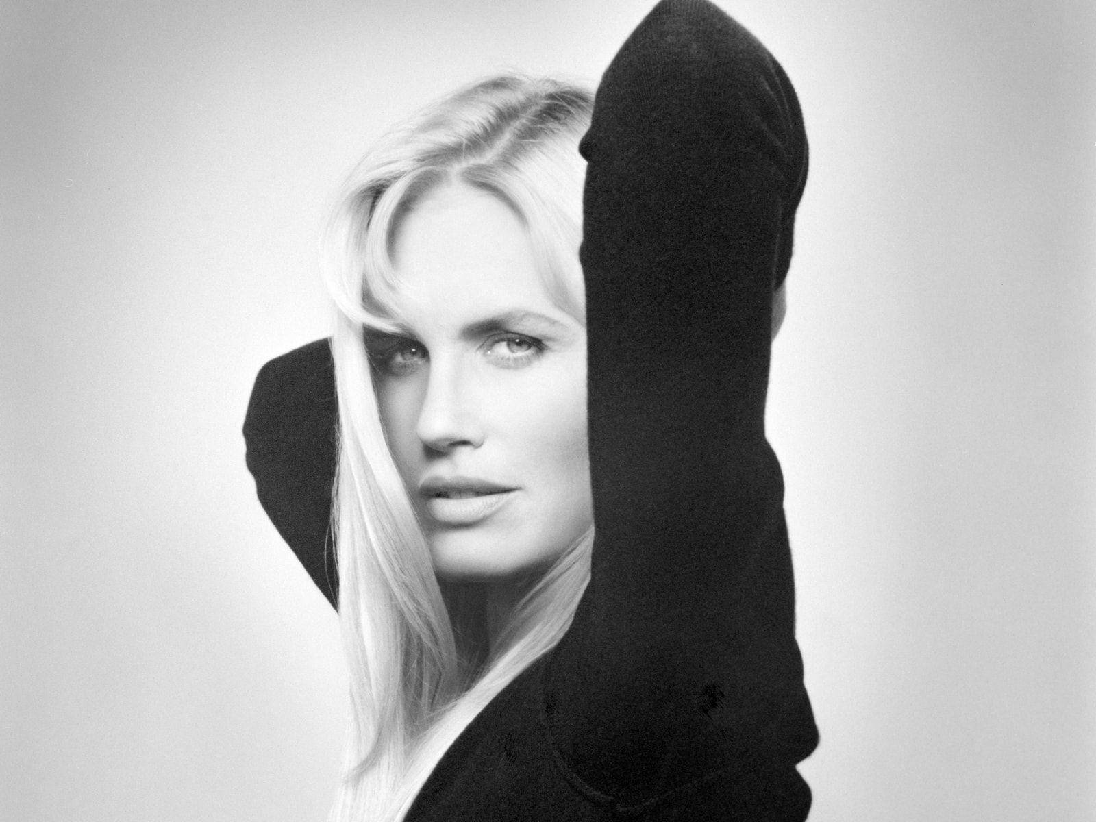 American Star Daryl Hannah Photoshoot Wallpaper