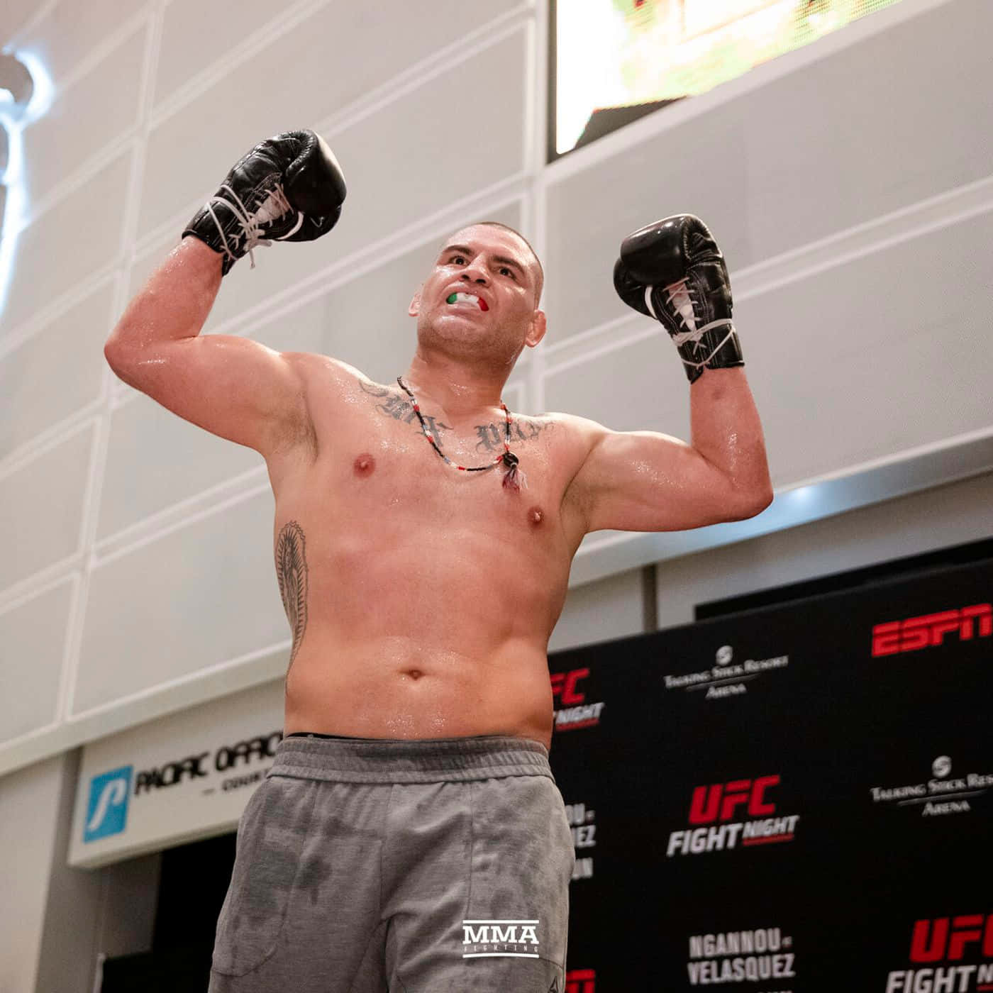 American Wrestler Cain Velasquez At Ufc Phoenix Wallpaper