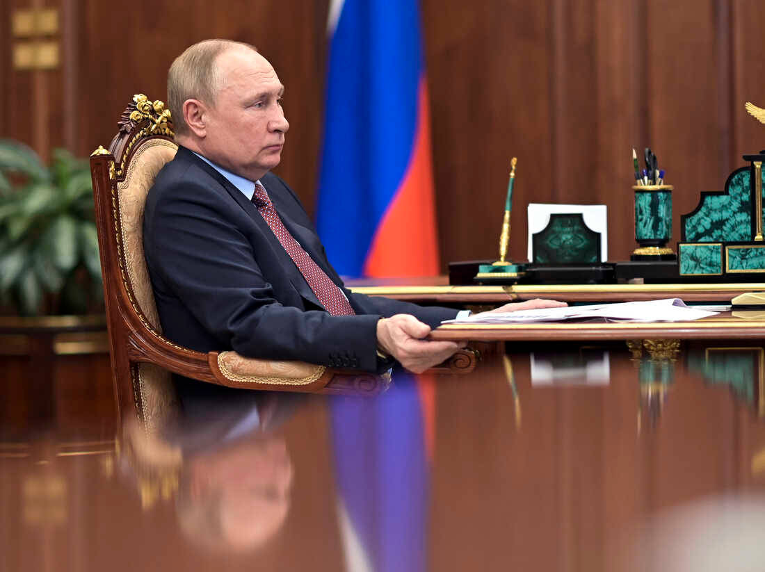 An Intense Side Profile Of Vladimir Putin Wallpaper