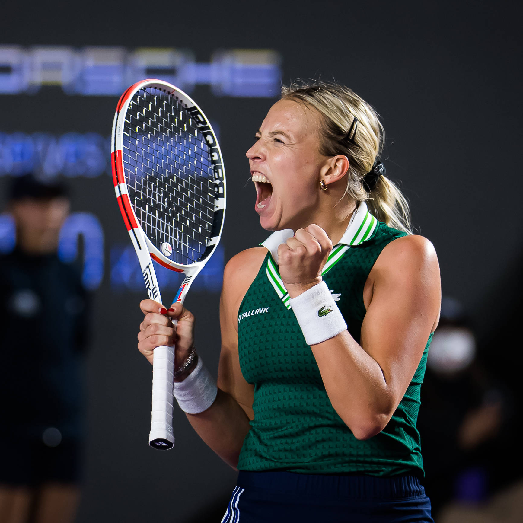 Anett Kontaveit In Green Cheering Wallpaper