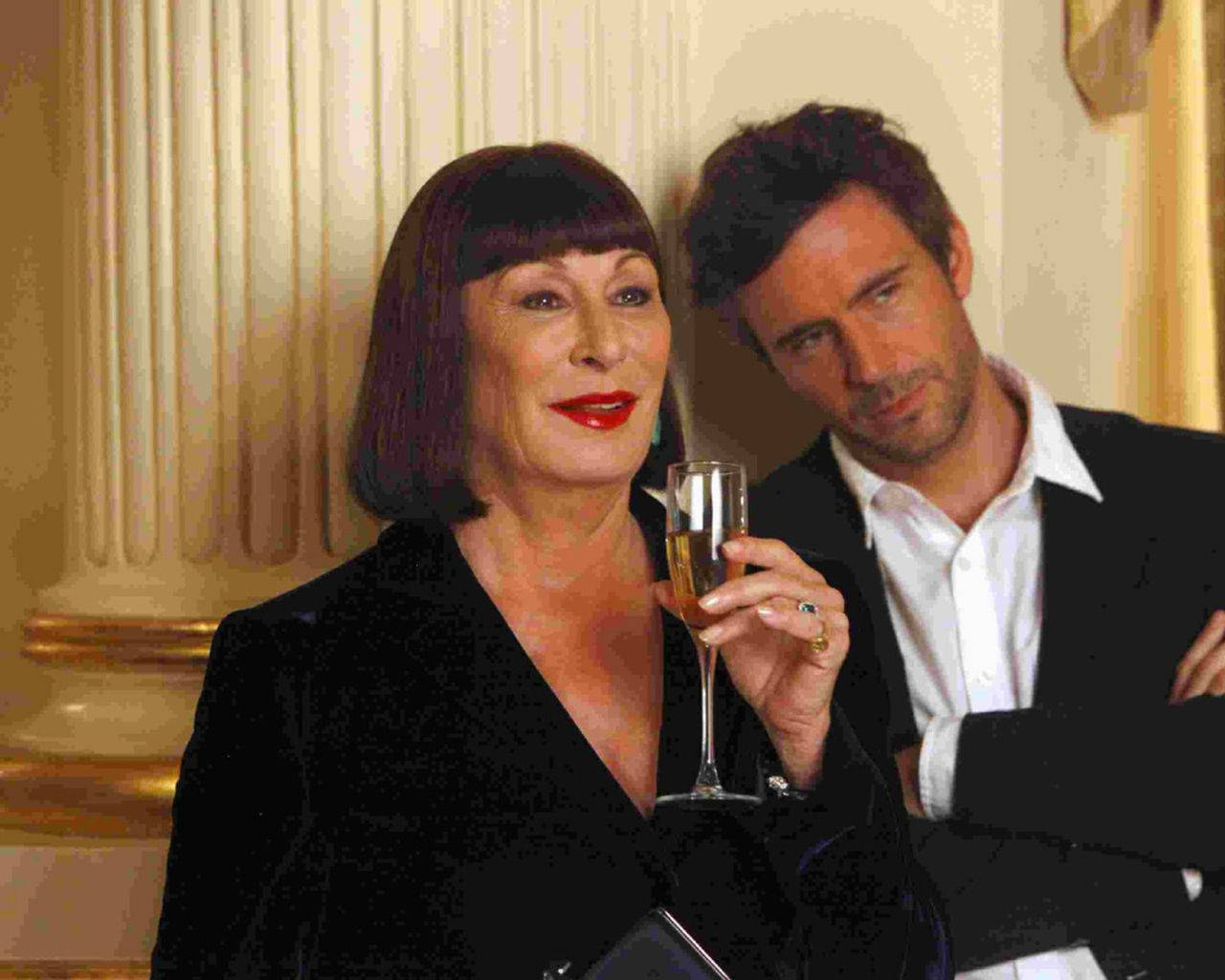 Anjelica Huston And Actor Jack Davenport Wallpaper