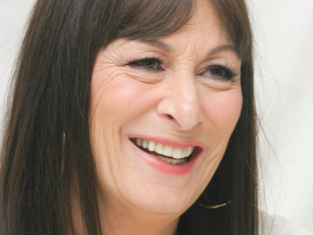 Anjelica Huston Hollywood Movie Actress Wallpaper