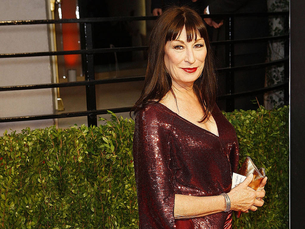 Anjelica Huston In Stunning Red Dress Wallpaper