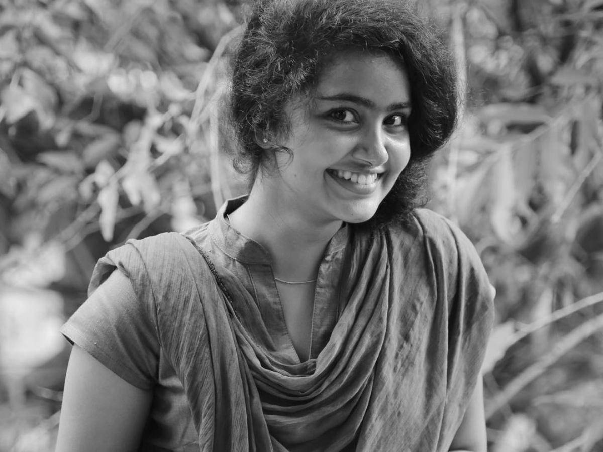 Anupama Parameswara Black And White Wallpaper