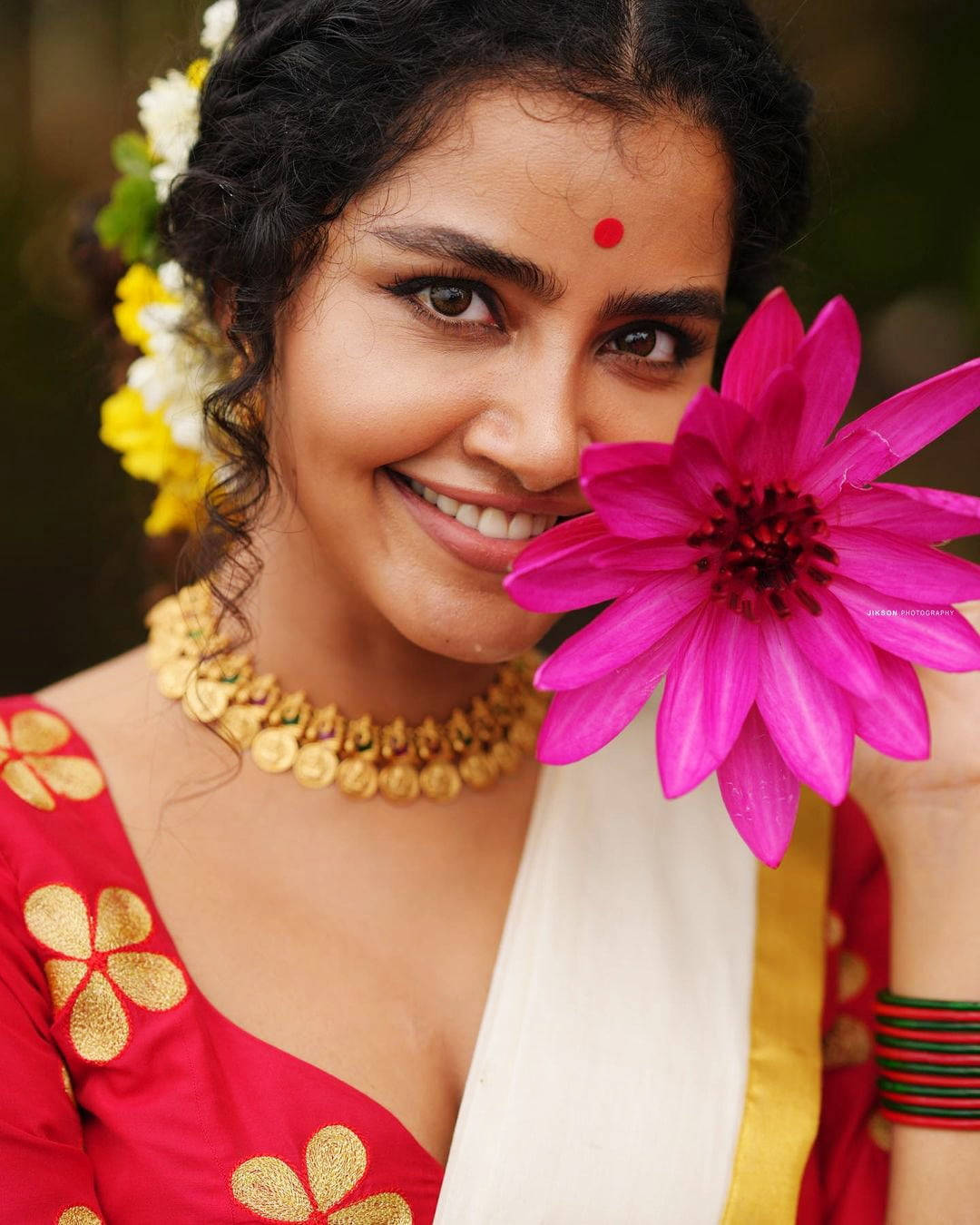 Anupama Parameswara Pink Flower Wallpaper