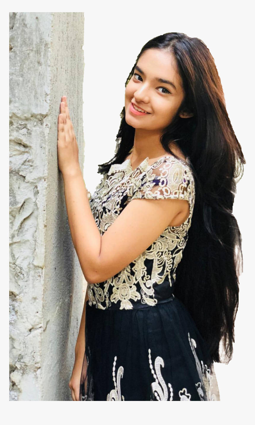 Anushka Sen Long Brown Hair Wallpaper