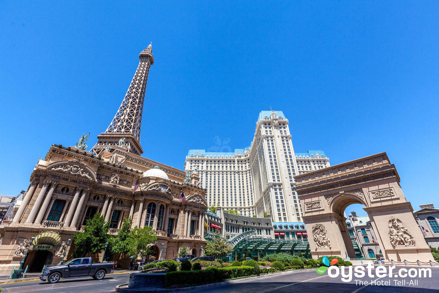 Arc De Triomphe And Eiffel Tower Paris Las Vegas Wallpaper