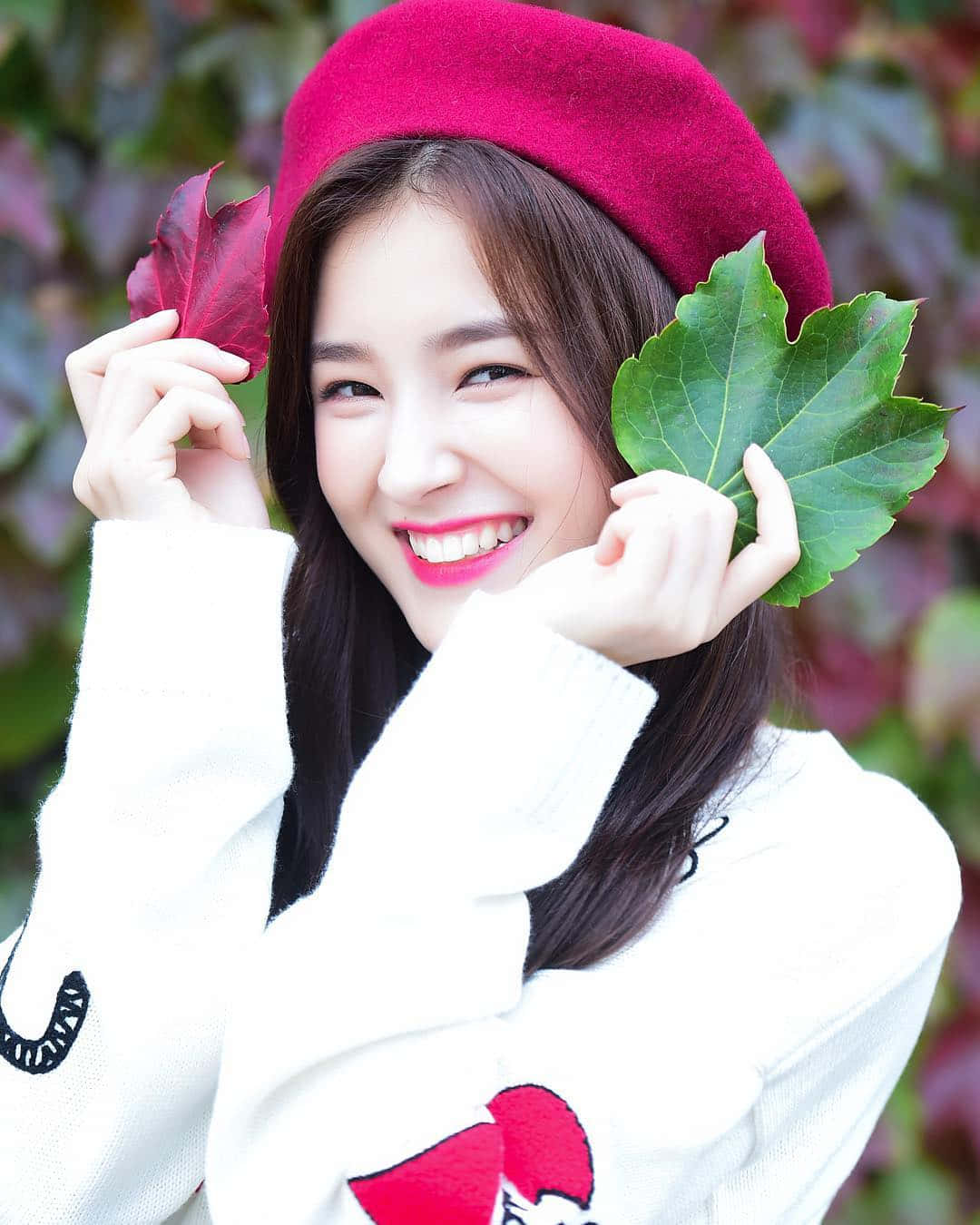 Autumn Smile Beret Wallpaper