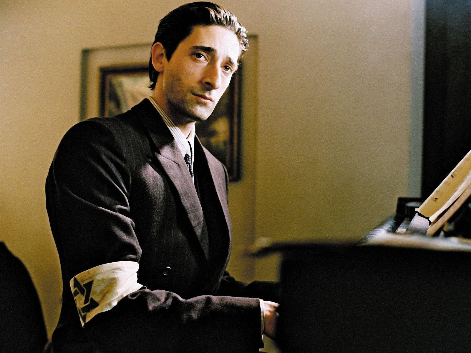 Award-winning Actor Adrien Brody In 'the Pianist' Wallpaper