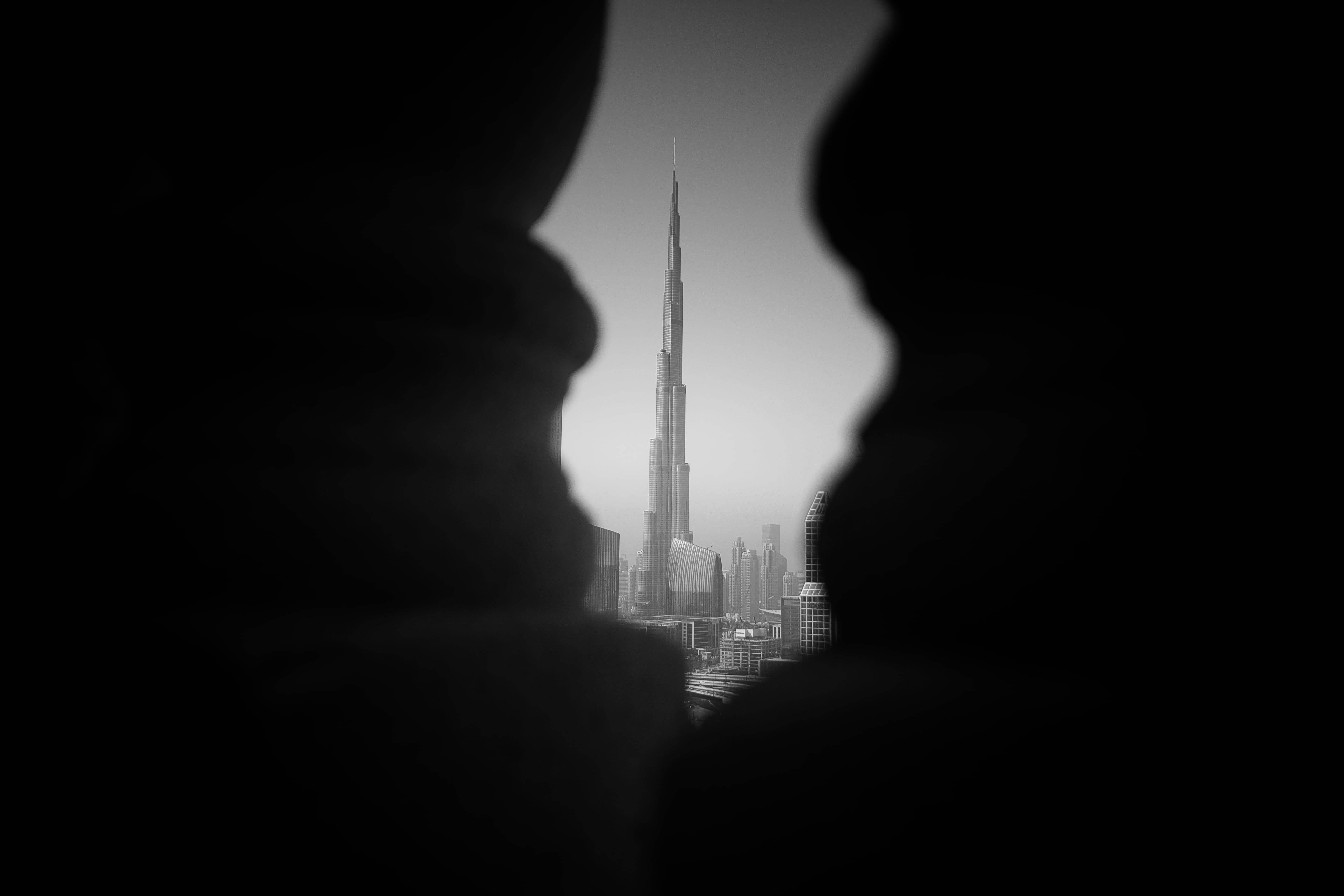 Awe-inspiring Minimalist Photography Of Burj Khalifa Wallpaper