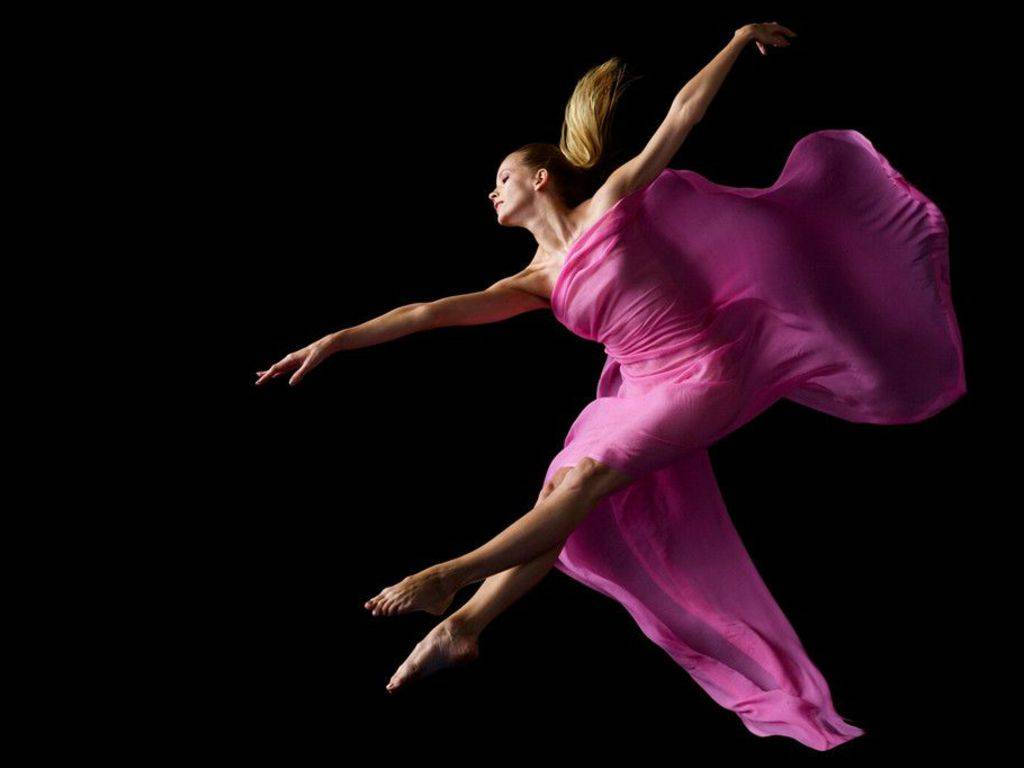 Ballet Dancer In Pink Dress Wallpaper