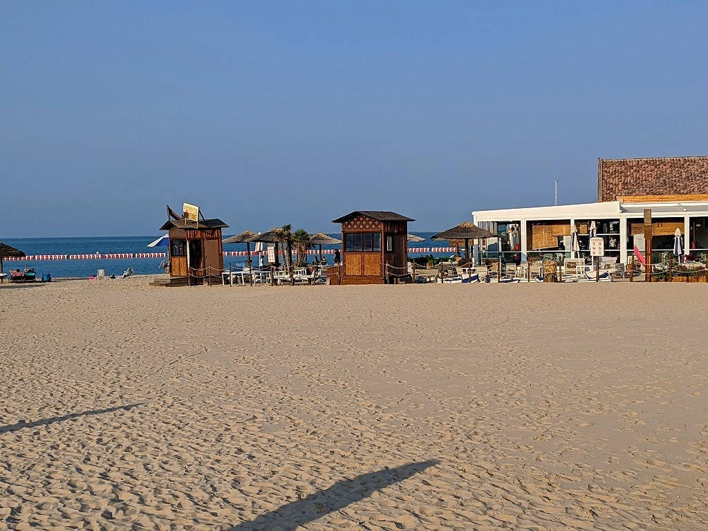 Beach In Qatar Fine Sand Wallpaper