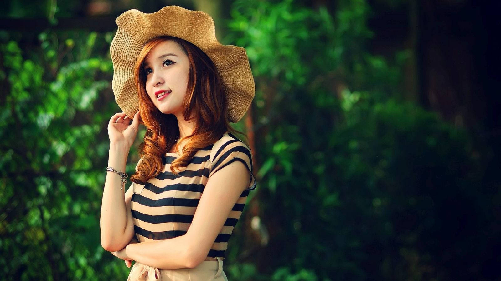 Beautiful Girl In A Sun Hat Wallpaper